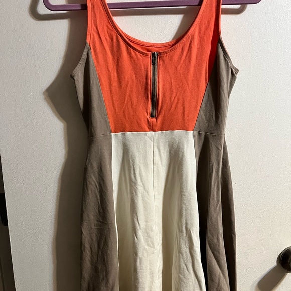 Express Dress Size Medium. - Picture 4 of 5